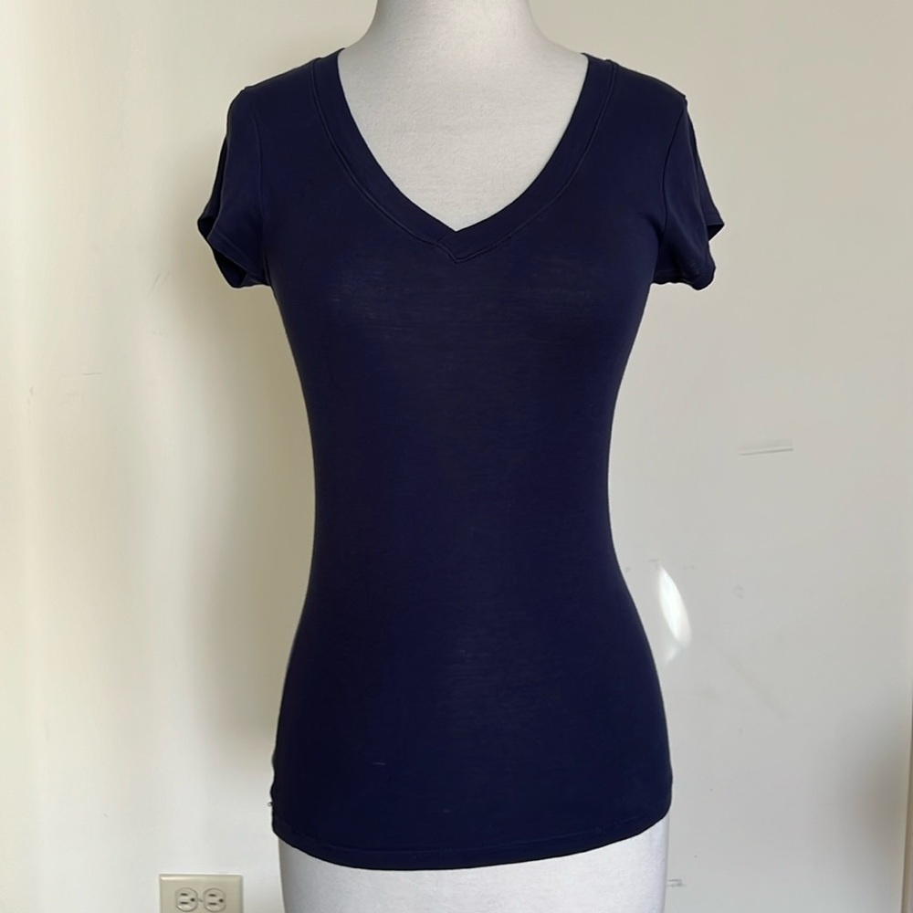 MICHAEL STARS Women’s Navy V Neck Short Sleeve Stretch Shirt One Size Fits Most